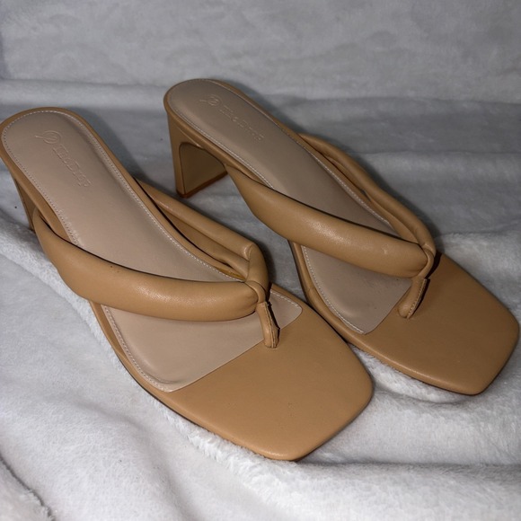 The Drop Shoes - The Drop Padded Thong Heeled Sandal Brown Tan 11 Contemporary Clean Girl NWOB